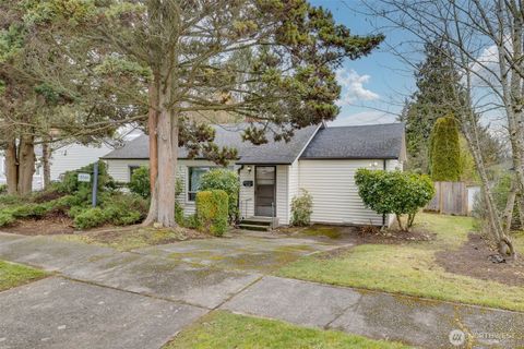 Photo of 15548 9th Avenue NE, Shoreline, WA 98155 (MLS # 2484958)