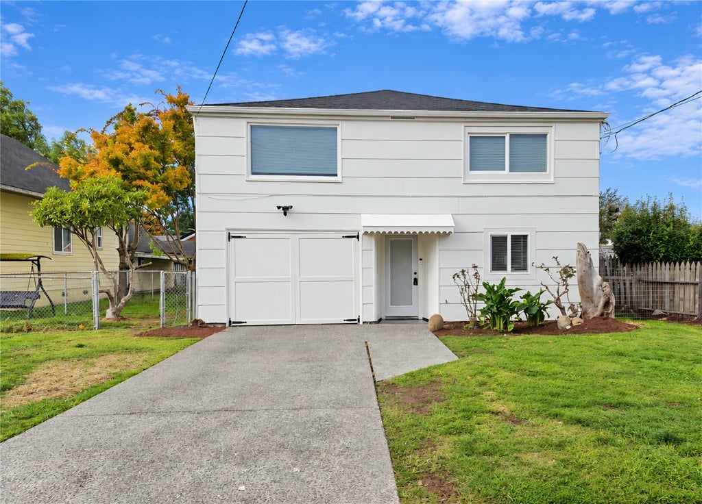 Photo of 720 7th Street, Hoquiam, WA 98550 (MLS # 2597732)