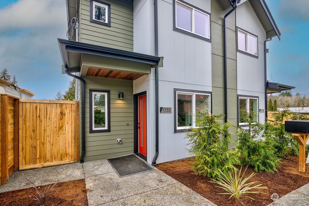 Photo of 1755 NE 105th Street, Seattle, WA 98125 (MLS # 2042606)