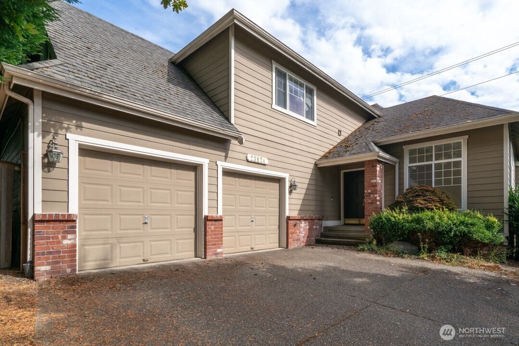 Photo of 23924 139th Place, Kent, WA 98042 (MLS # 2422367)