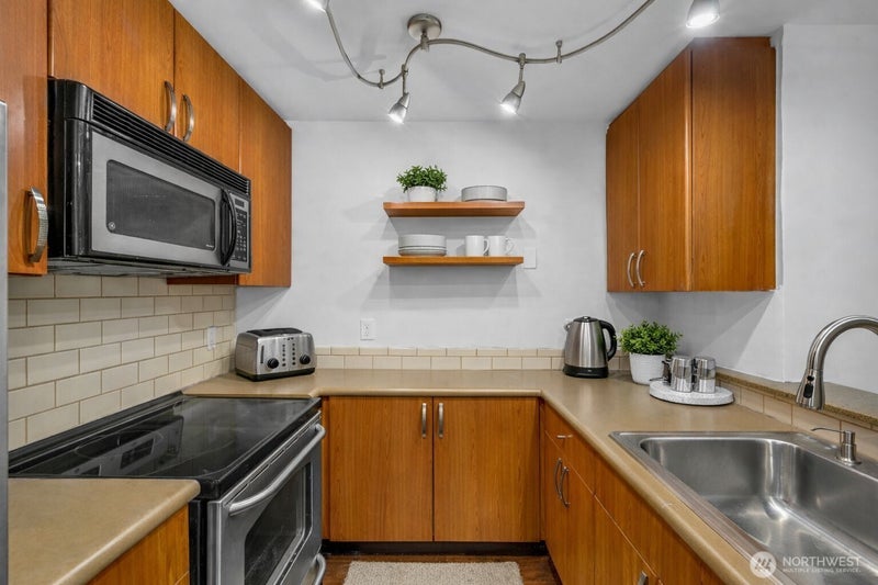 3401 Wallingford Avenue N 210