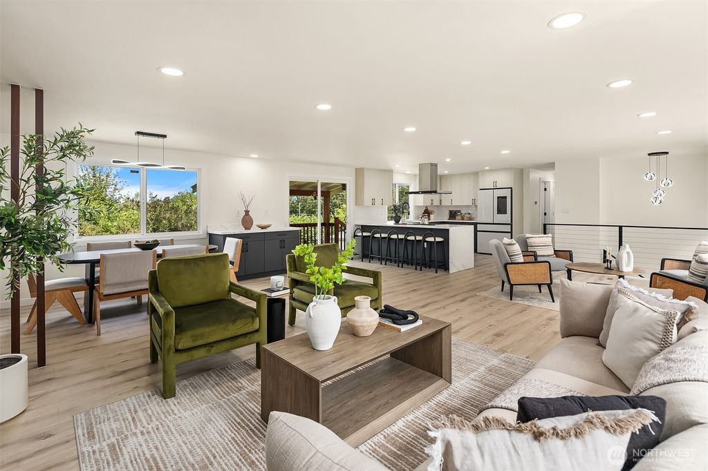 Photo of 13514 NE 70th Street, Redmond, WA 98052 (MLS # 2378271)