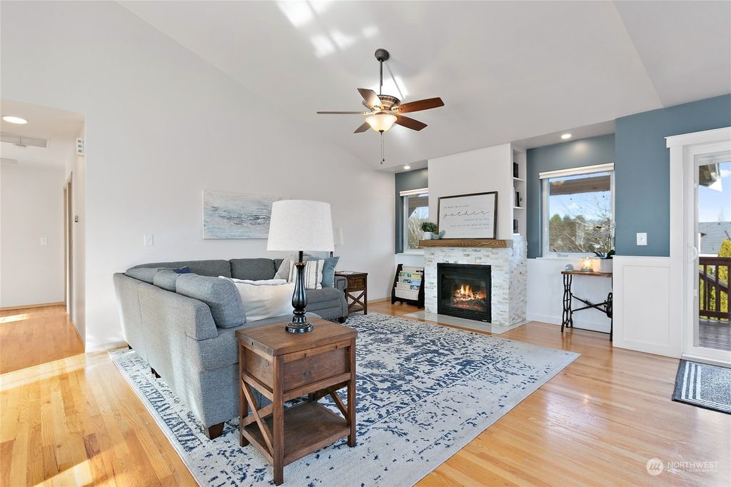 Photo of 321 5th Avenue N, Algona, WA 98001 (MLS # 2028618)