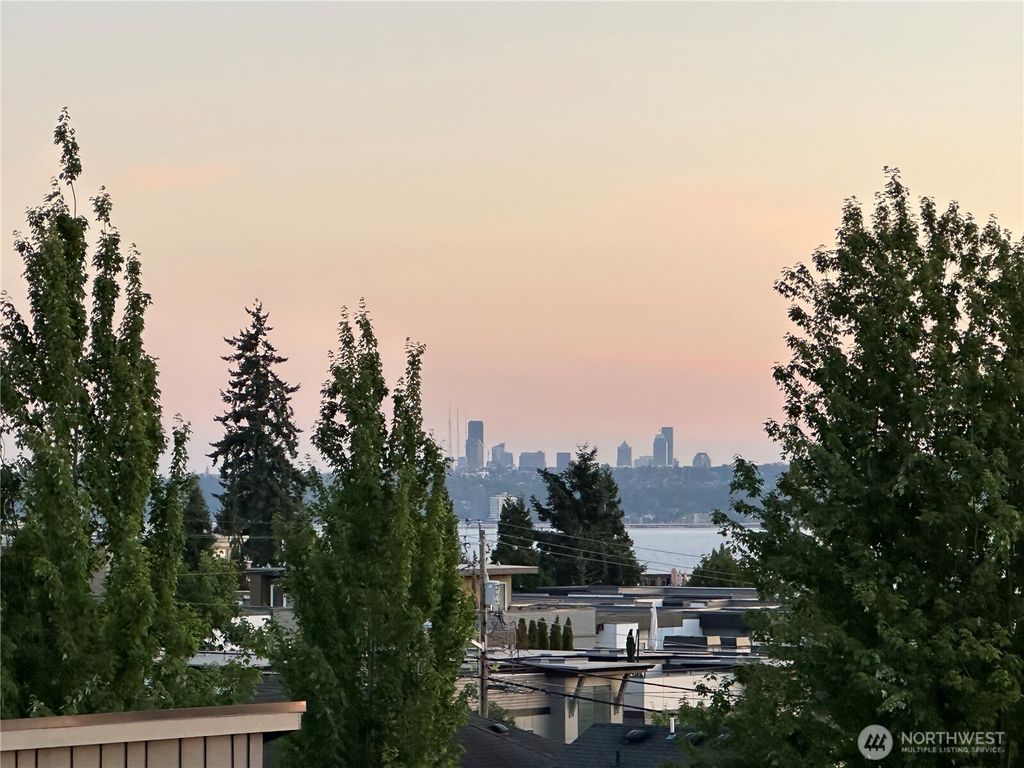 Photo of 327 2nd Avenue S, Kirkland, WA 98033 (MLS # 2390150)