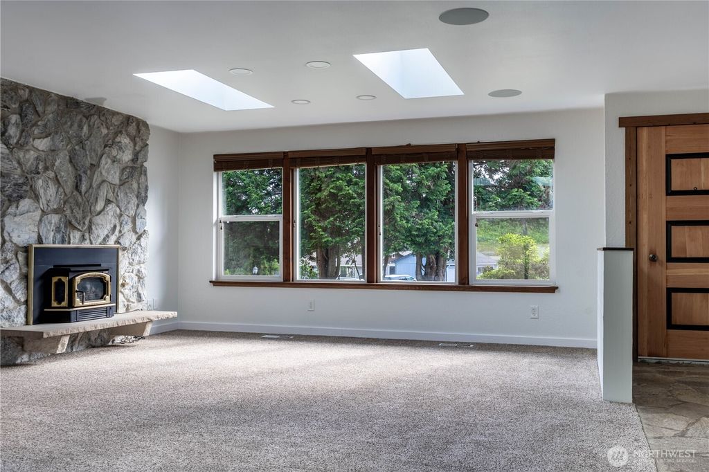 Photo of 7102 48th Avenue E, Tacoma, WA 98443 (MLS # 2543500)