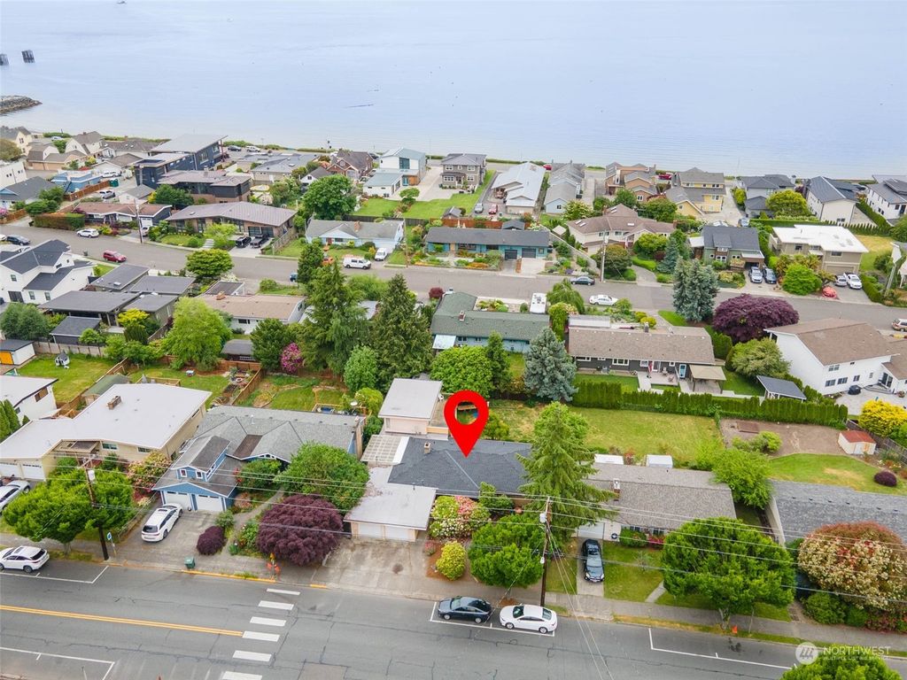 Photo of 423 3rd Avenue N, Edmonds, WA 98020 (MLS # 2066776)