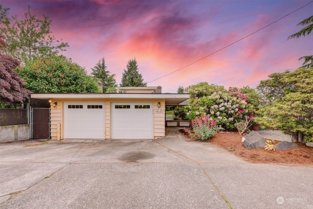 Photo of 423 3rd Avenue N, Edmonds, WA 98020 (MLS # 2066776)