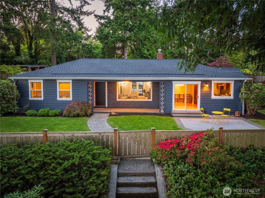 Photo of 17007 12th Place SW, Normandy Park, WA 98166 (MLS # 2374439)