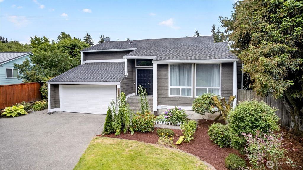 Photo of 31851 25th Avenue SW, Federal Way, WA 98023 (MLS # 2544846)
