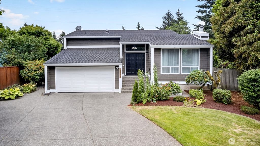 Photo of 31851 25th Avenue SW, Federal Way, WA 98023 (MLS # 2544846)