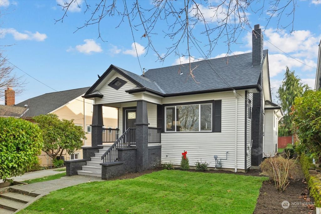 Photo of 522 25th Avenue, Seattle, WA 98122 (MLS # 2321238)