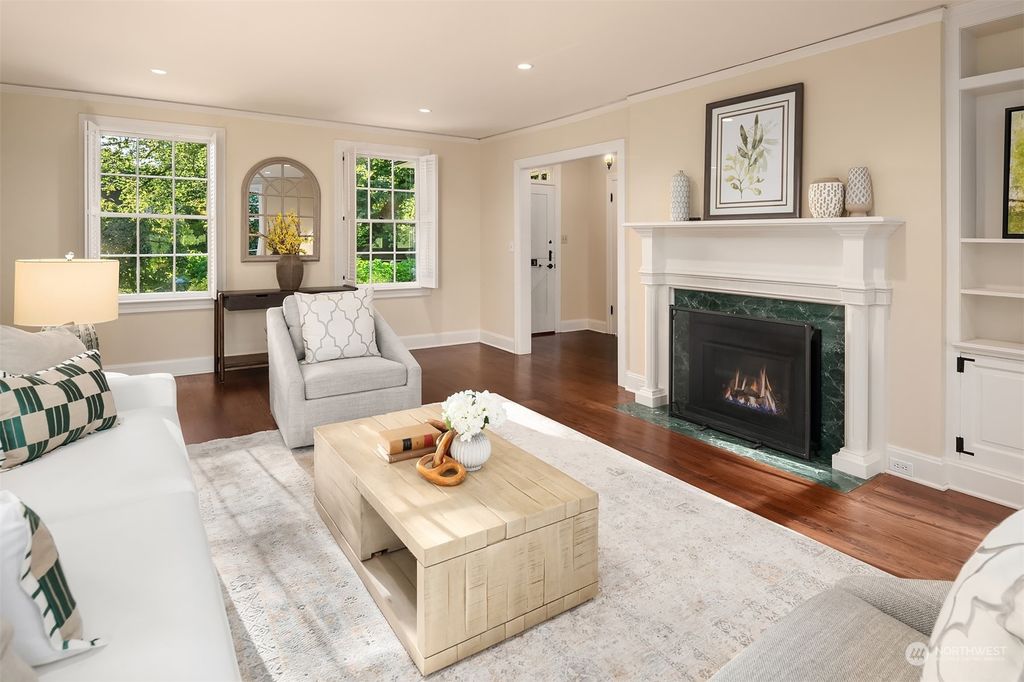 Photo of 1020 34th Avenue E, Seattle, WA 98112 (MLS # 2285987)