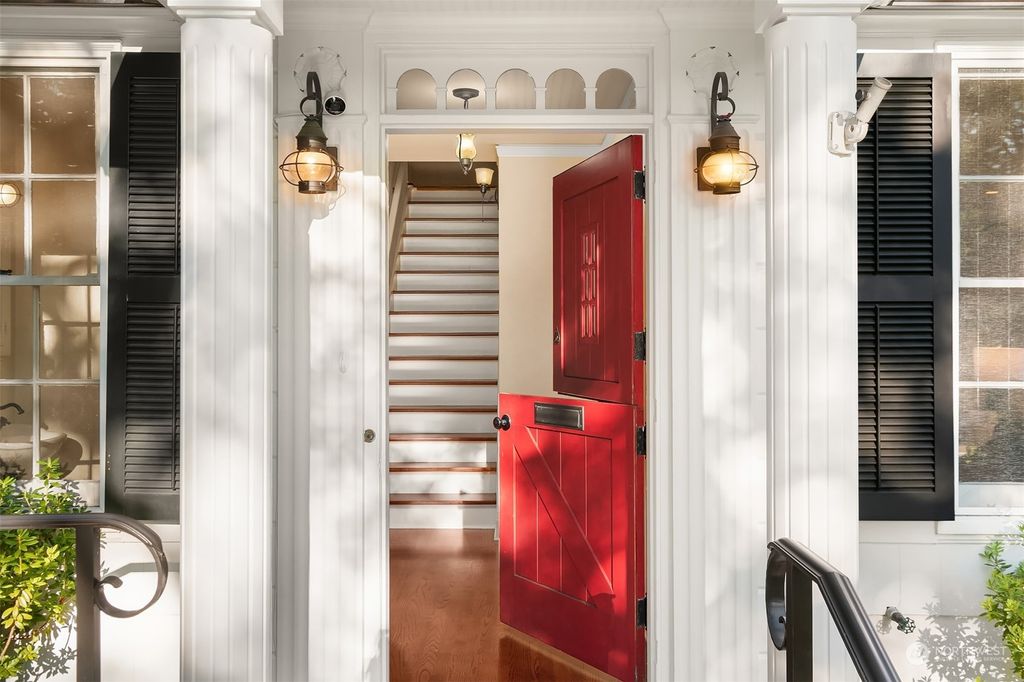 Photo of 1020 34th Avenue E, Seattle, WA 98112 (MLS # 2285987)