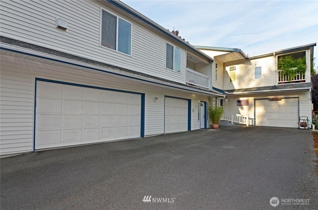 Photo of 14522 31st Avenue NE #202, Shoreline, WA 98155 (MLS # 2516302)