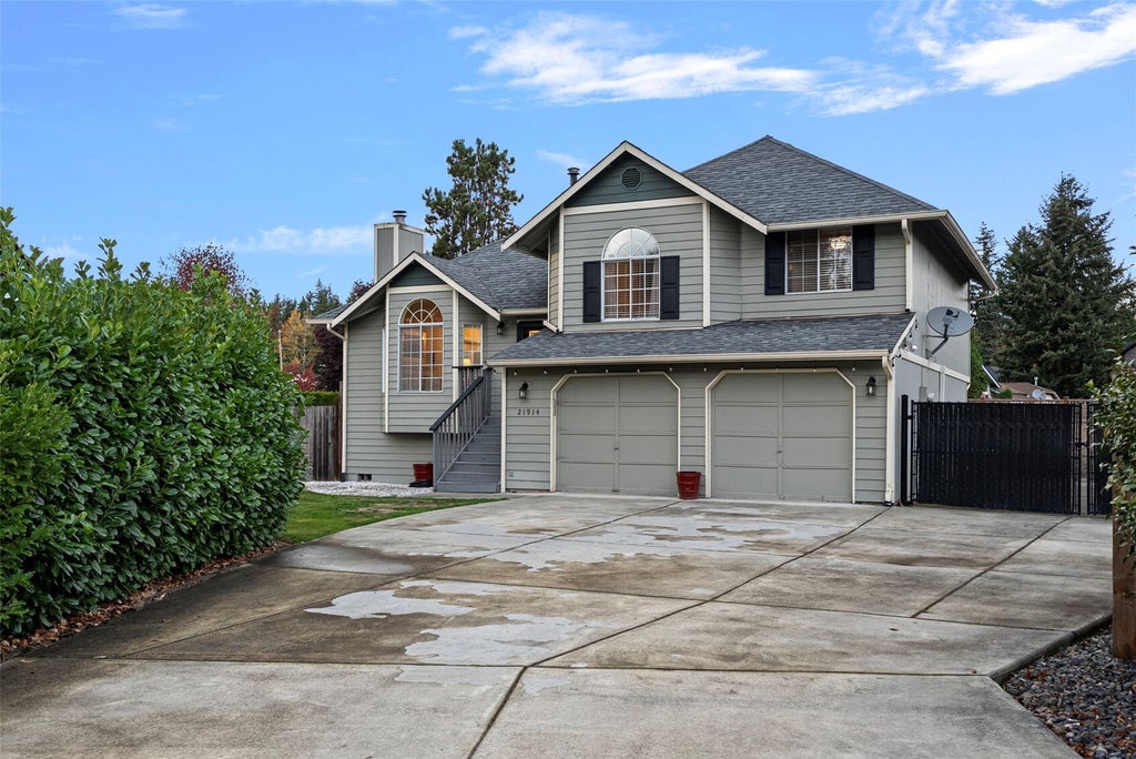 Photo of 21914 SE 239th St ST, Maple Valley, WA 98038 (MLS # 2597776)
