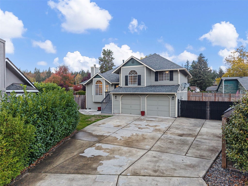 Photo of 21914 SE 239th St ST, Maple Valley, WA 98038 (MLS # 2597776)
