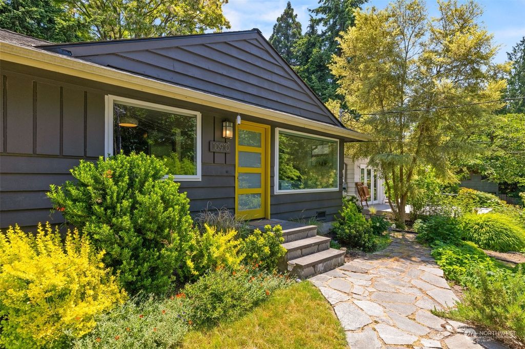 Photo of 10910 29th Place SW, Seattle, WA 98146 (MLS # 2075137)