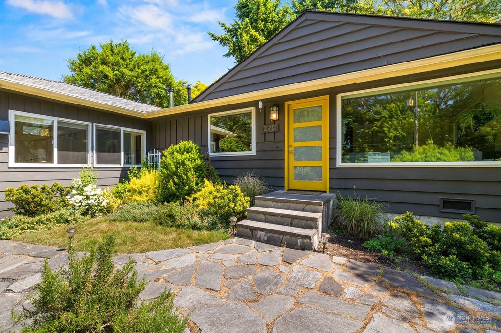 Photo of 10910 29th Place SW, Seattle, WA 98146 (MLS # 2075137)