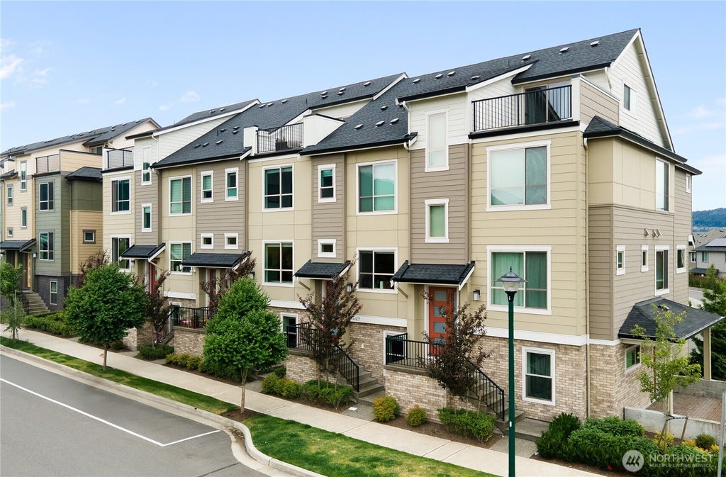 Photo of 1429 8th Avenue NE #8, Issaquah, WA 98029 (MLS # 2575743)