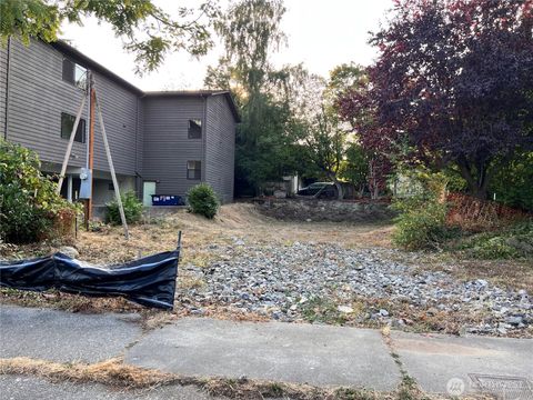Photo of 9239 Interlake Avenue N, Seattle, WA 98103 (MLS # 2531231)