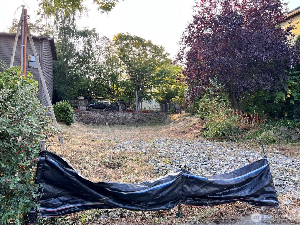 Photo of 9239 Interlake Avenue N, Seattle, WA 98103 (MLS # 2531231)