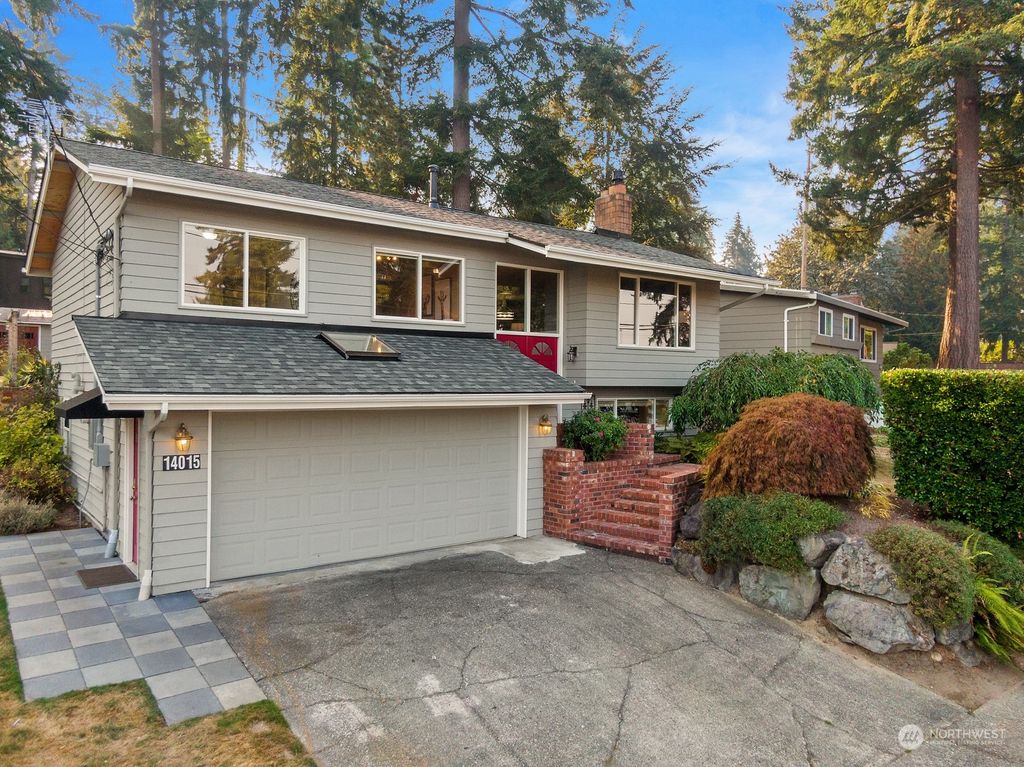 Photo of 14015 NE 72nd Place, Redmond, WA 98052 (MLS # 2036180)