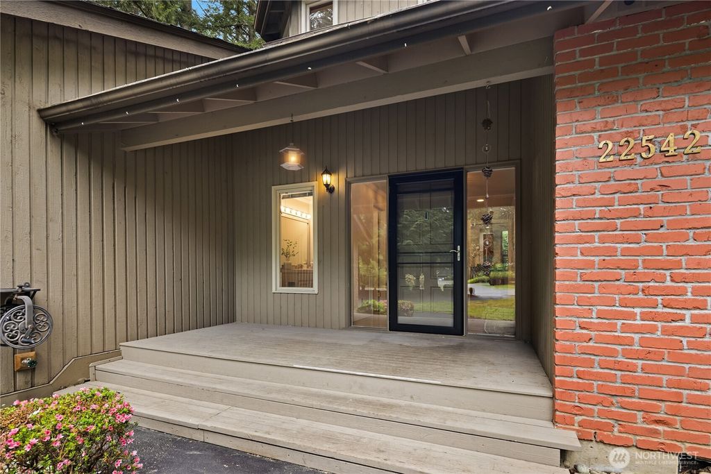 Photo of 22542 NE 46th Street, Redmond, WA 98053 (MLS # 2516532)