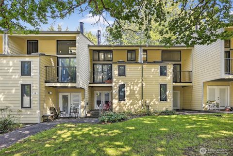 Photo of 6440 139th Avenue NE #8, Redmond, WA 98052 (MLS # 2427158)