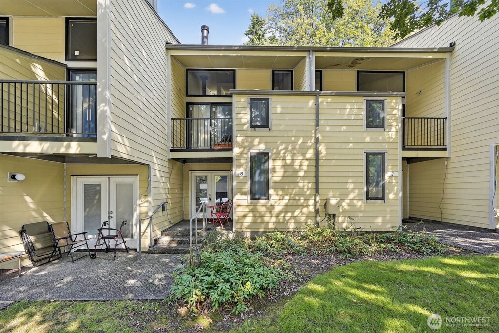 Photo of 6440 139th Avenue NE #8, Redmond, WA 98052 (MLS # 2427158)
