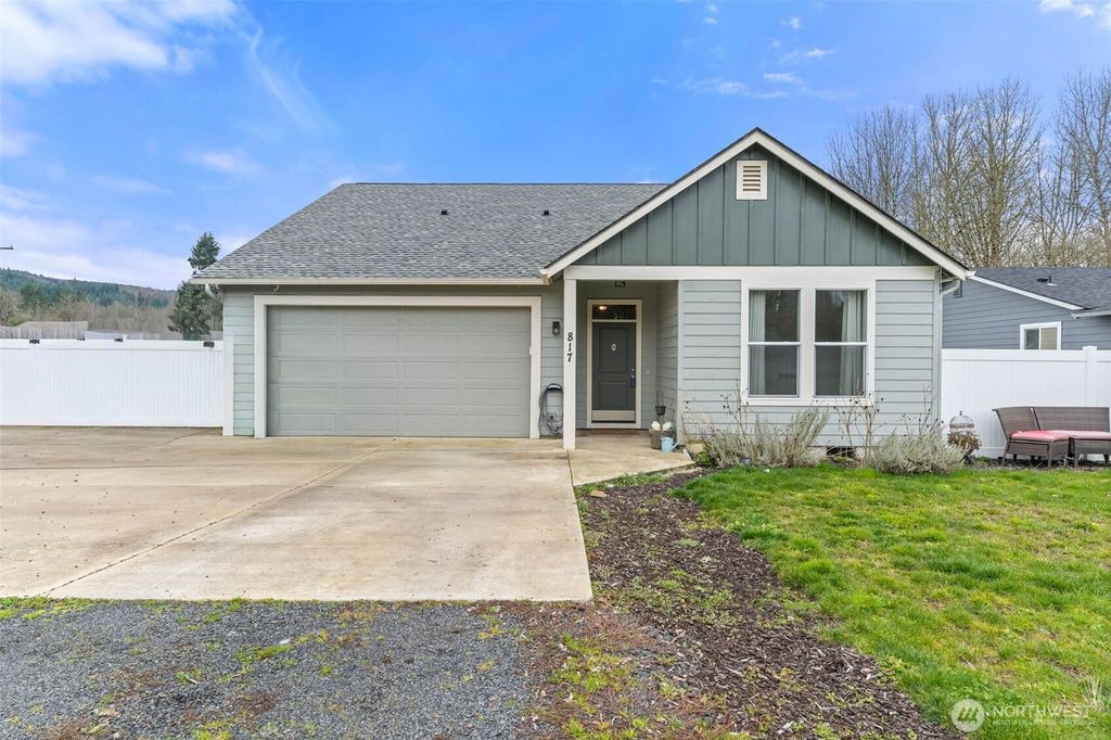 Photo of 817 B Street, Vader, WA 98593 (MLS # 2487980)