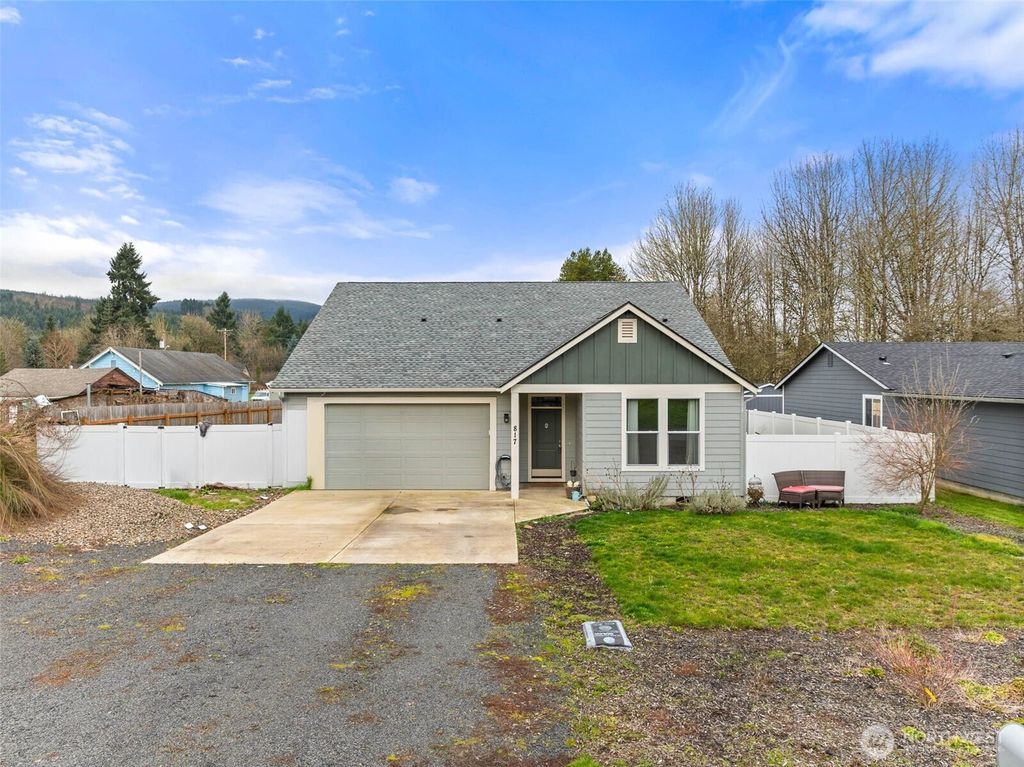 Photo of 817 B Street, Vader, WA 98593 (MLS # 2487980)