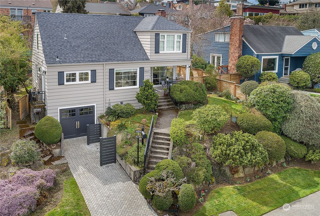 Photo of 5027 Ivanhoe Place NE, Seattle, WA 98105 (MLS # 2052277)
