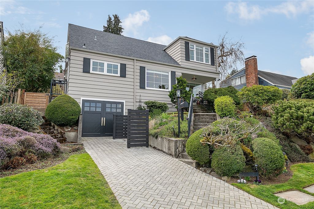Photo of 5027 Ivanhoe Place NE, Seattle, WA 98105 (MLS # 2052277)