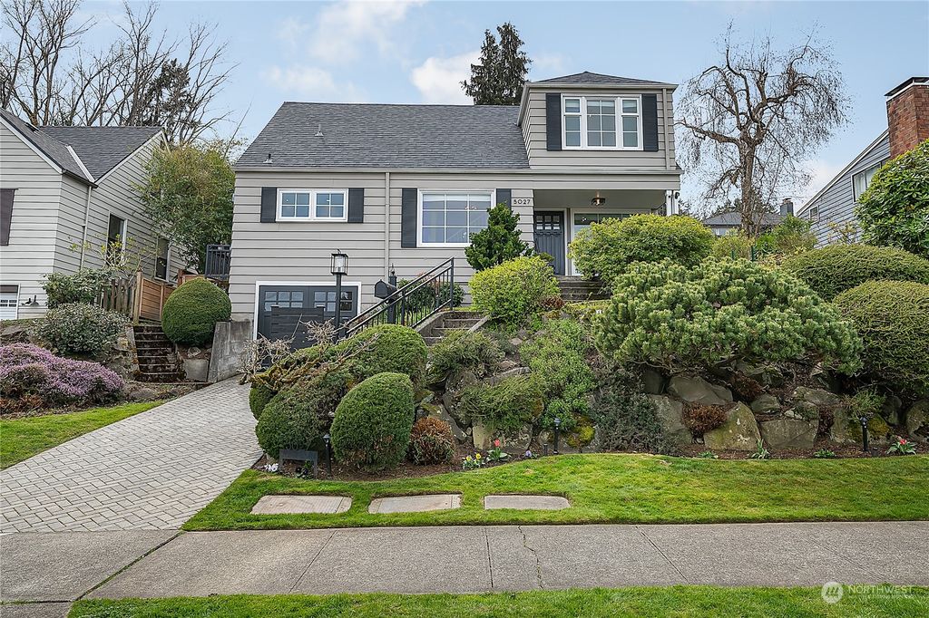 Photo of 5027 Ivanhoe Place NE, Seattle, WA 98105 (MLS # 2052277)