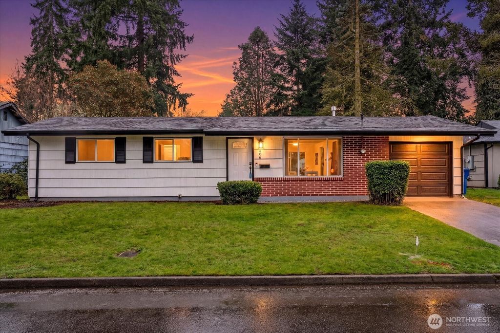 Photo of 606 25th Street SE, Auburn, WA 98002 (MLS # 2489124)