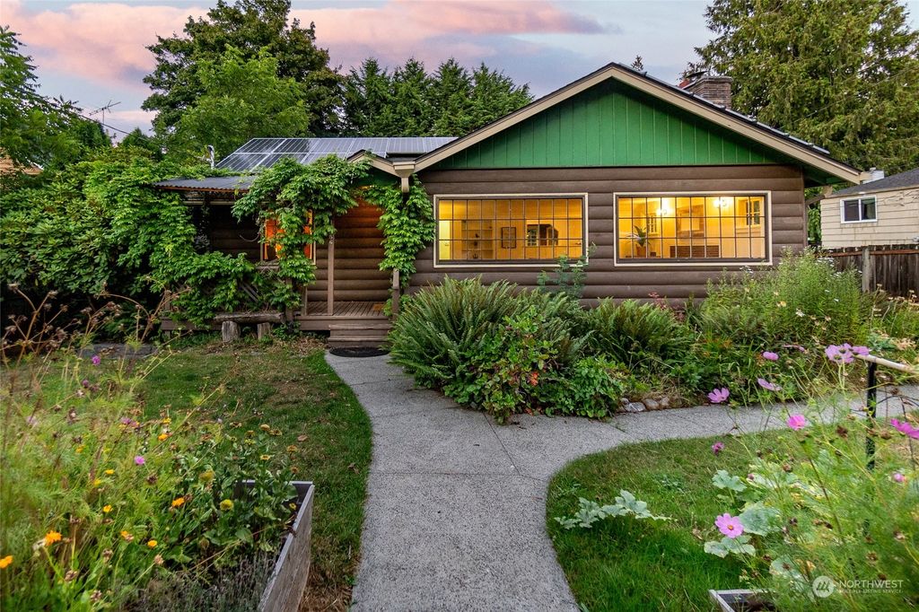 Photo of 12556 17th Avenue NE, Seattle, WA 98125 (MLS # 2152294)