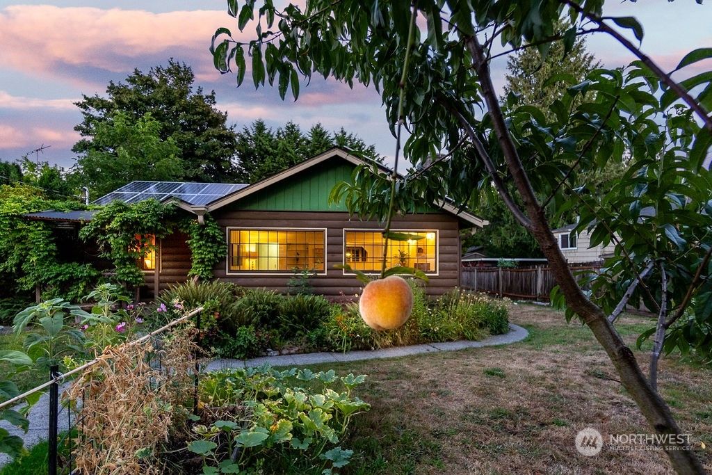 Photo of 12556 17th Avenue NE, Seattle, WA 98125 (MLS # 2152294)