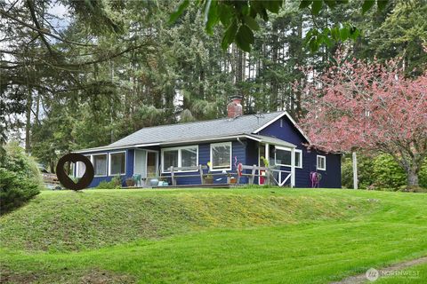 Photo of 2712 North Bluff Road, Greenbank, WA 98253 (MLS # 2505222)