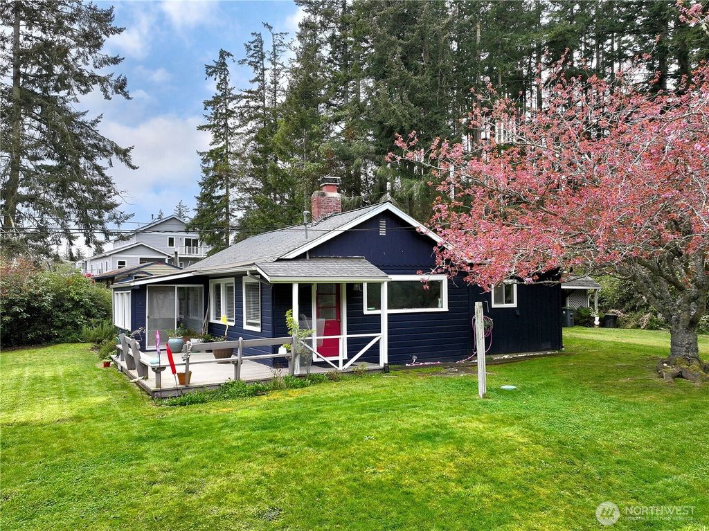Photo of 2712 North Bluff Road, Greenbank, WA 98253 (MLS # 2505222)