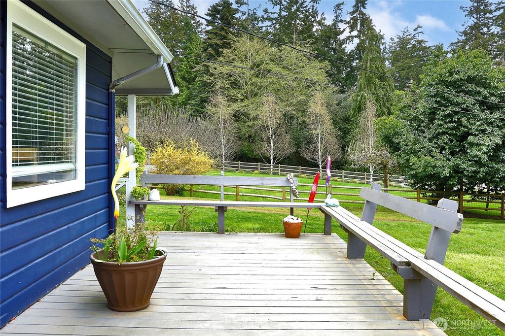 Photo of 2712 North Bluff Road, Greenbank, WA 98253 (MLS # 2505222)