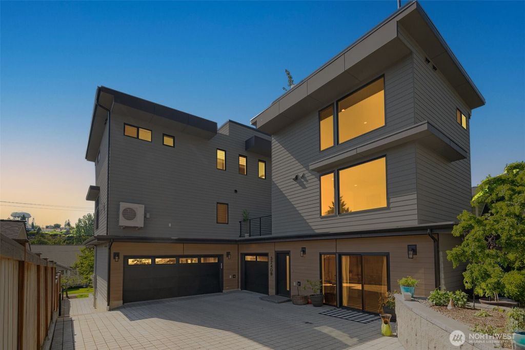 Photo of 3240 32nd Avenue W #B, Seattle, WA 98199 (MLS # 2385722)