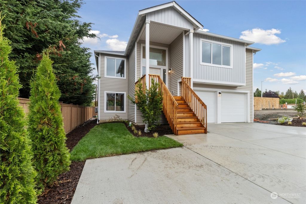 Photo of 6870 43rd Place NE, Marysville, WA 98270 (MLS # 2169934)