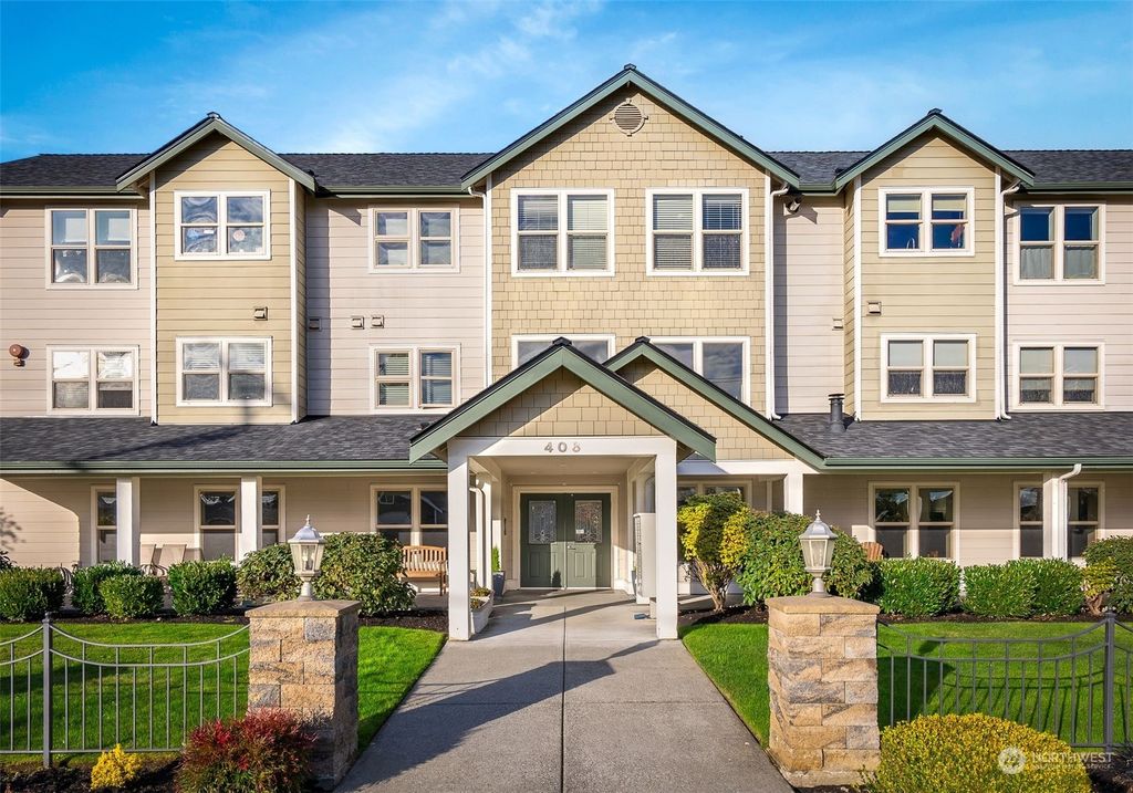 Photo of 406 Wood Street #103, Snohomish, WA 98290 (MLS # 2311585)
