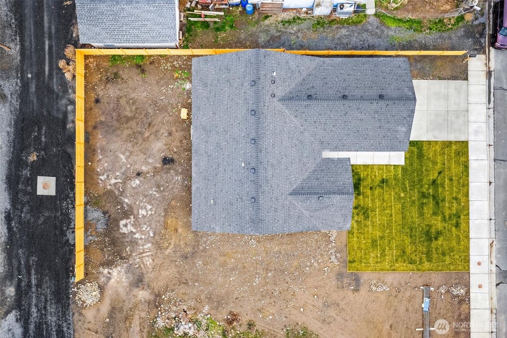 Photo of 248 SE Pioneer Avenue, Ephrata, WA 98823 (MLS # 2467610)