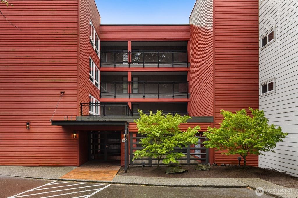 Photo of 145 105th Avenue SE #25, Bellevue, WA 98004 (MLS # 2507830)