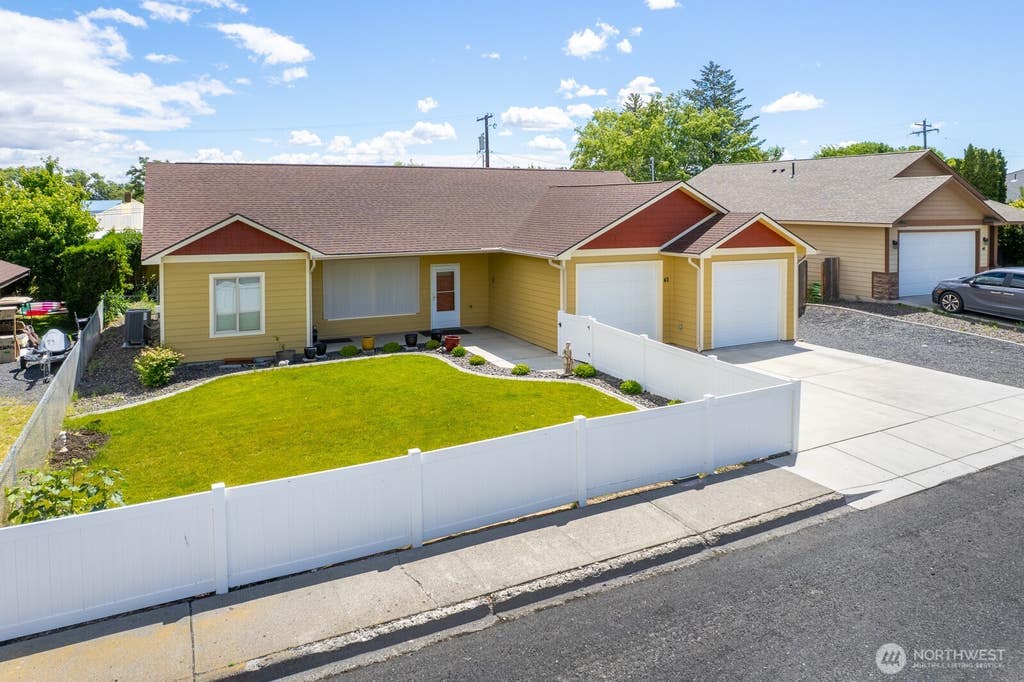 Photo of 42 Dogwood Street, Soap Lake, WA 98851 (MLS # 2536969)