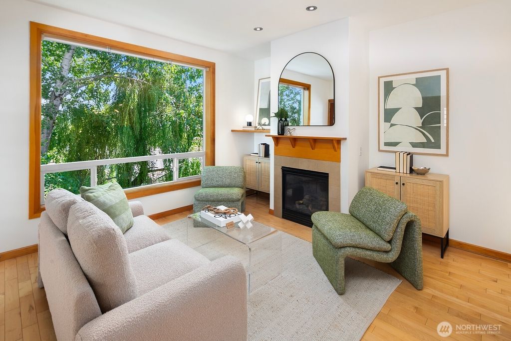 Photo of 1414 25th Avenue #B, Seattle, WA 98122 (MLS # 2386116)