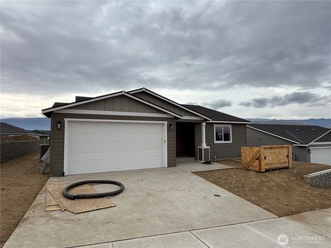 Photo of 2350 2nd Street SE, East Wenatchee, WA 98802 (MLS # 2441037)
