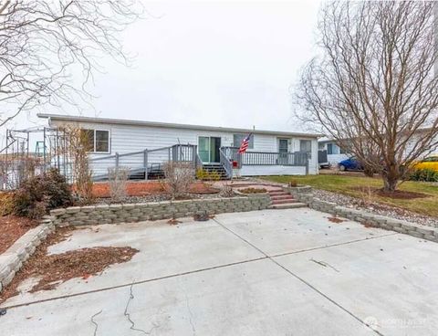 Photo of 6710 James Street, West Richland, WA 99353 (MLS # 2485971)