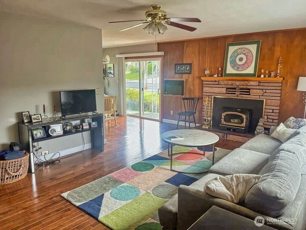 Photo of 804 Central Drive, Coulee Dam, WA 99116 (MLS # 2483132)